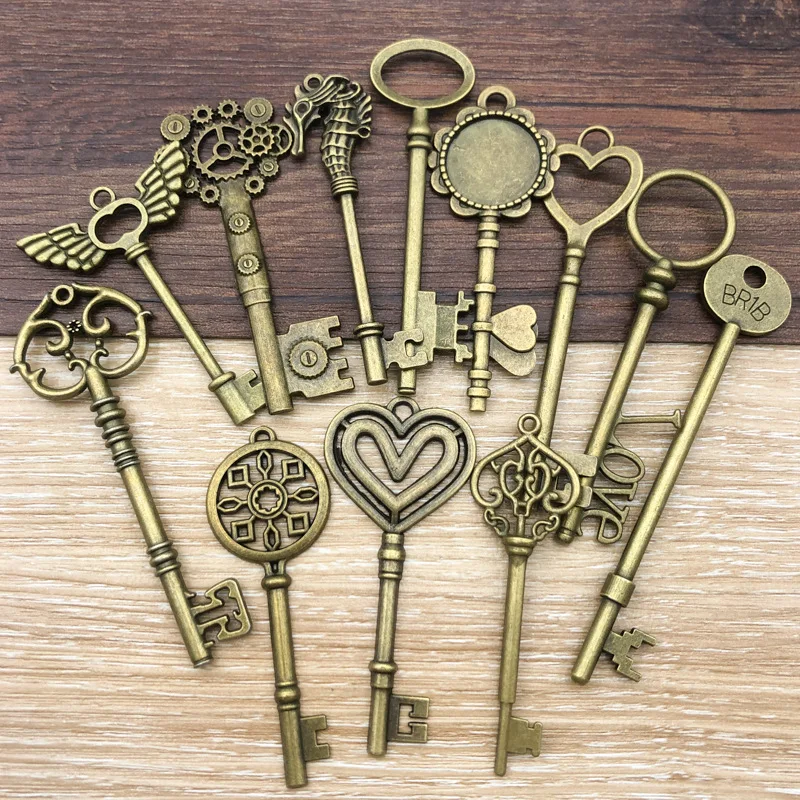 10pcs/Lot Retro Antique Bronze Heart Engraved Vintage Key Pendant-DIY Jewelry Charms for Necklace&Keychain Craft Making Supplies