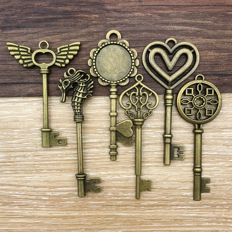 10pcs/Lot Retro Antique Bronze Heart Engraved Vintage Key Pendant-DIY Jewelry Charms for Necklace&Keychain Craft Making Supplies