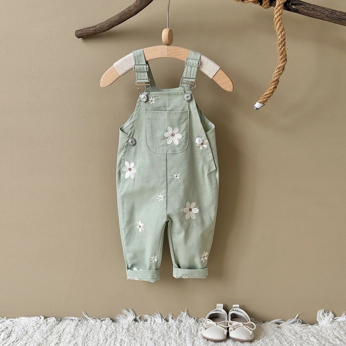 Summer Hot Baby Suspender Pants Sleeveless Flower Embroidery Loose Overalls Romper Girls Jumpsuits Boys Clothes with Pockets