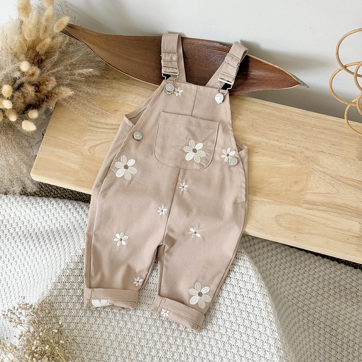Summer Hot Baby Suspender Pants Sleeveless Flower Embroidery Loose Overalls Romper Girls Jumpsuits Boys Clothes with Pockets