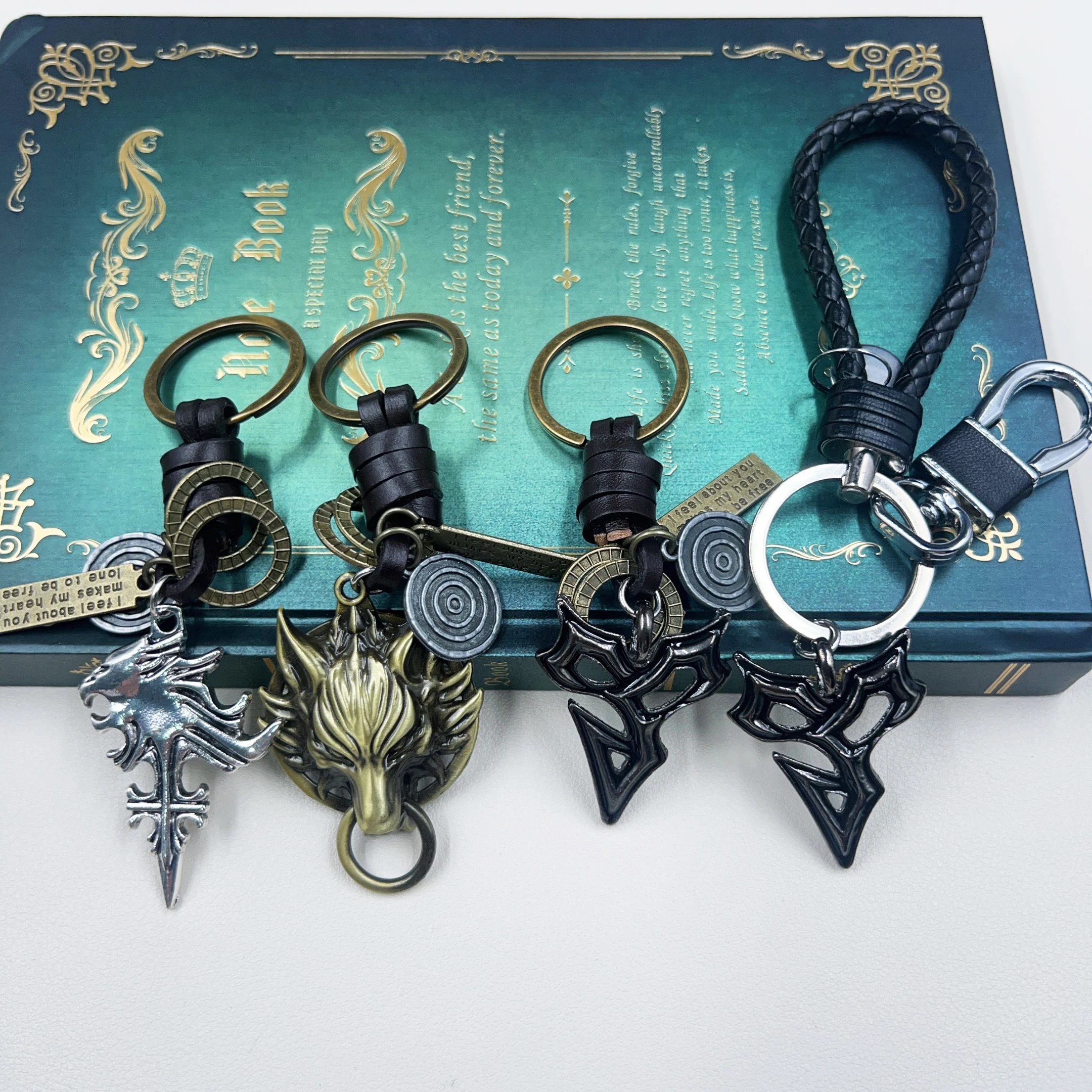 22cm Lion Heart Gunblade with Keychain FF VIII Game Merchandise Squall Leonhart Metal Blade Model for Home Decoration Collection