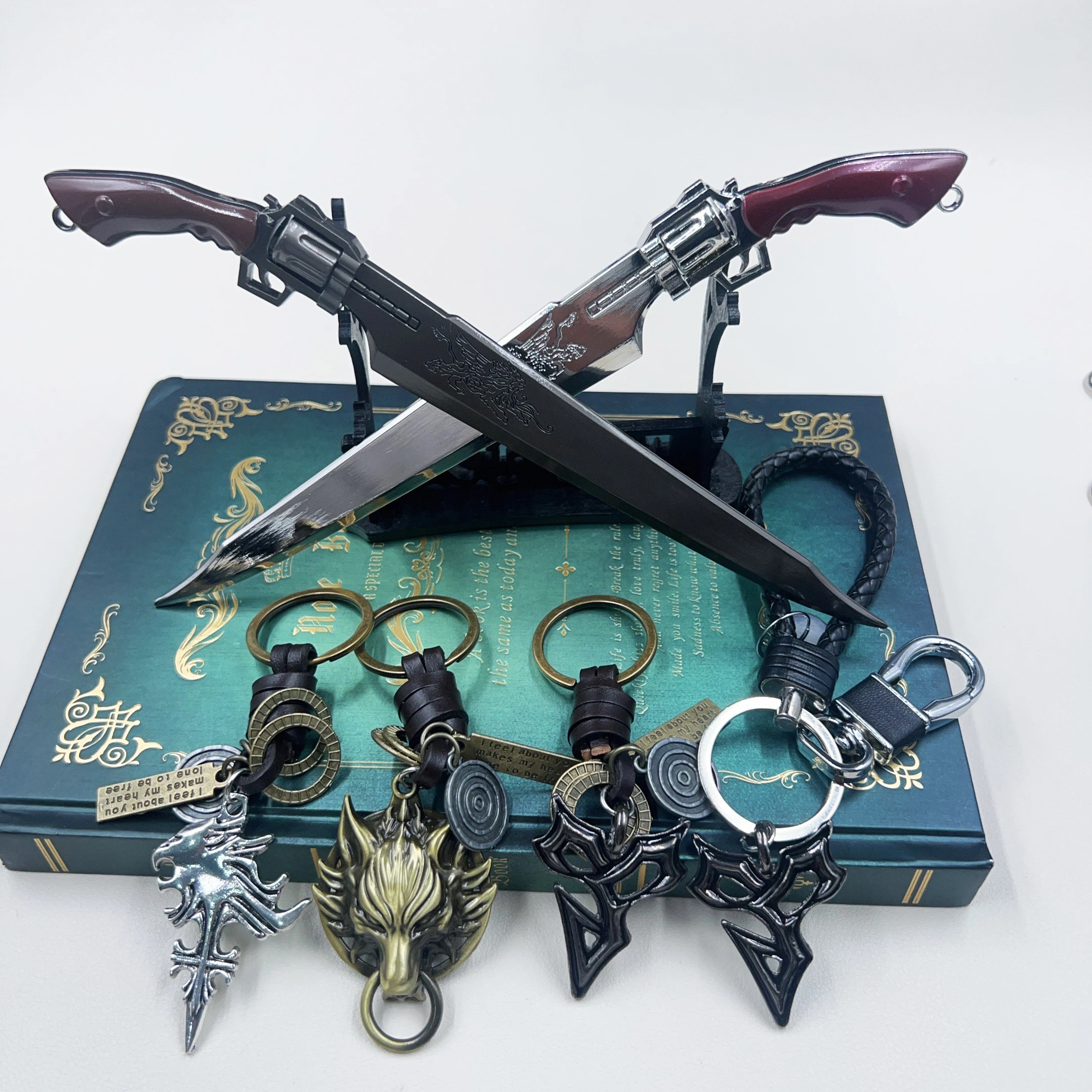 22cm Lion Heart Gunblade with Keychain FF VIII Game Merchandise Squall Leonhart Metal Blade Model for Home Decoration Collection