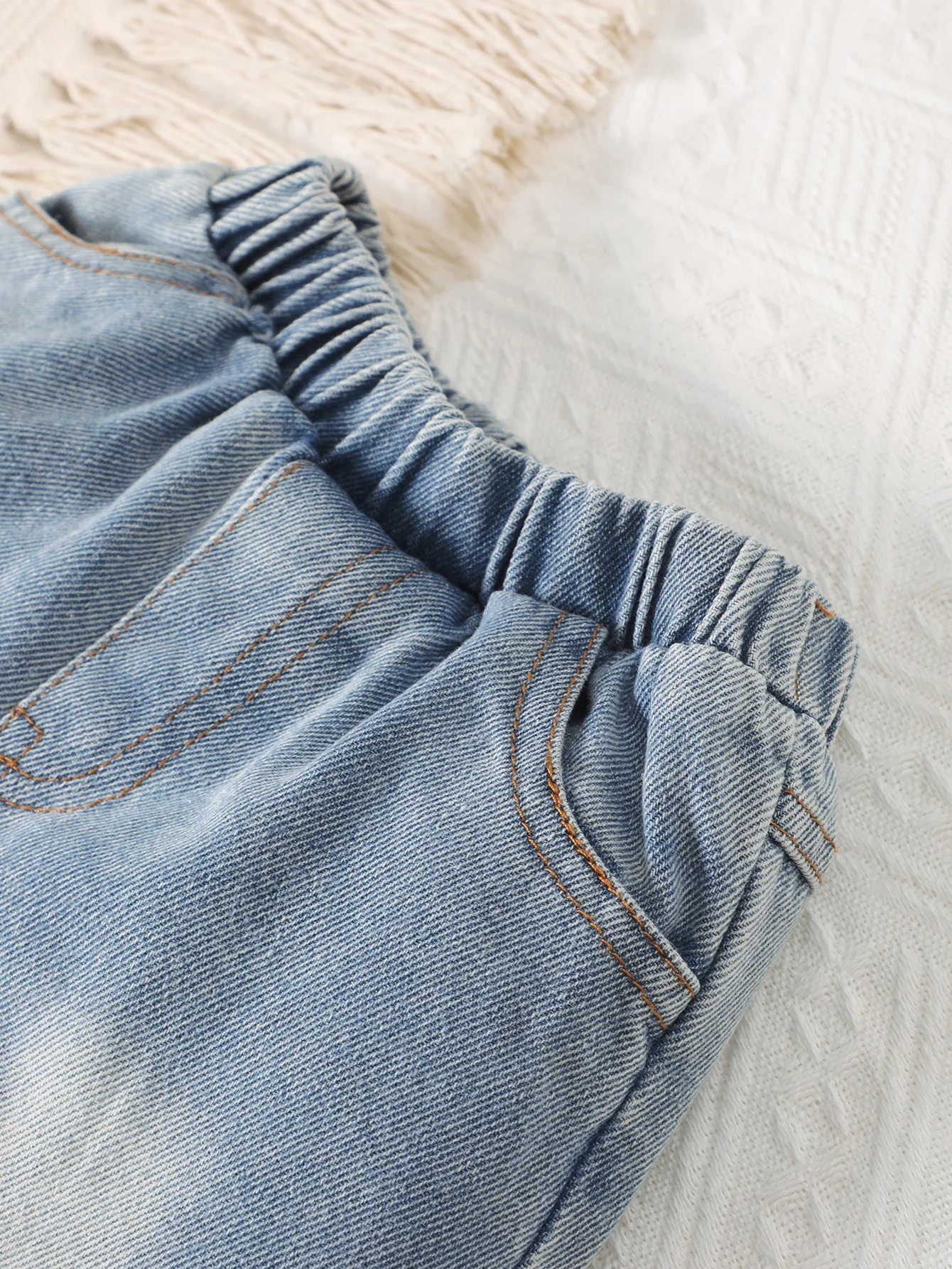 Two Piece Set of Cute Letter Small Bear Printed Khaki Short-Sleeved Round-Neck T-Shirt and Blue Denim Shorts for Baby Boys