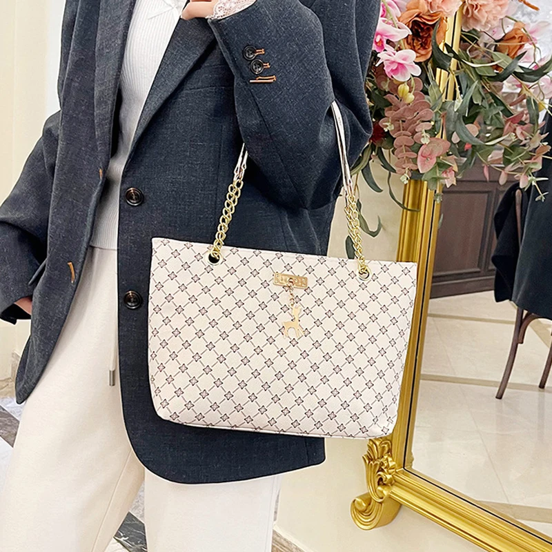 Women's Large Capacity Fashion Tote Bag Luxury Design Handbag Trendy Shoulder Purse with Printing Pattern for Shopping