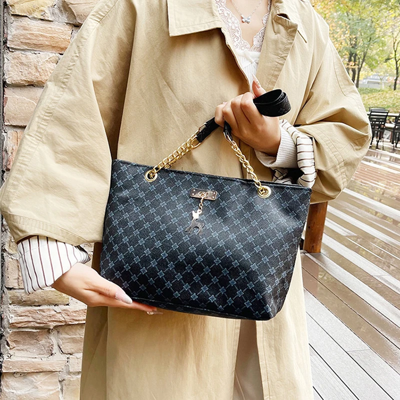 Women's Large Capacity Fashion Tote Bag Luxury Design Handbag Trendy Shoulder Purse with Printing Pattern for Shopping