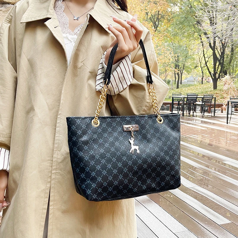 Women's Large Capacity Fashion Tote Bag Luxury Design Handbag Trendy Shoulder Purse with Printing Pattern for Shopping