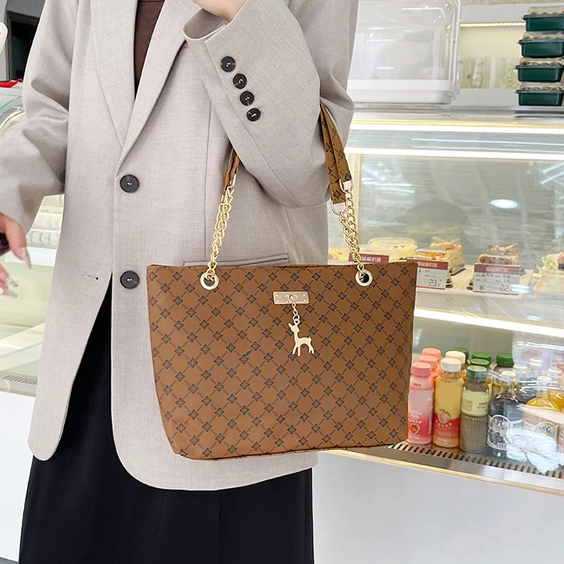Women's Large Capacity Fashion Tote Bag Luxury Design Handbag Trendy Shoulder Purse with Printing Pattern for Shopping