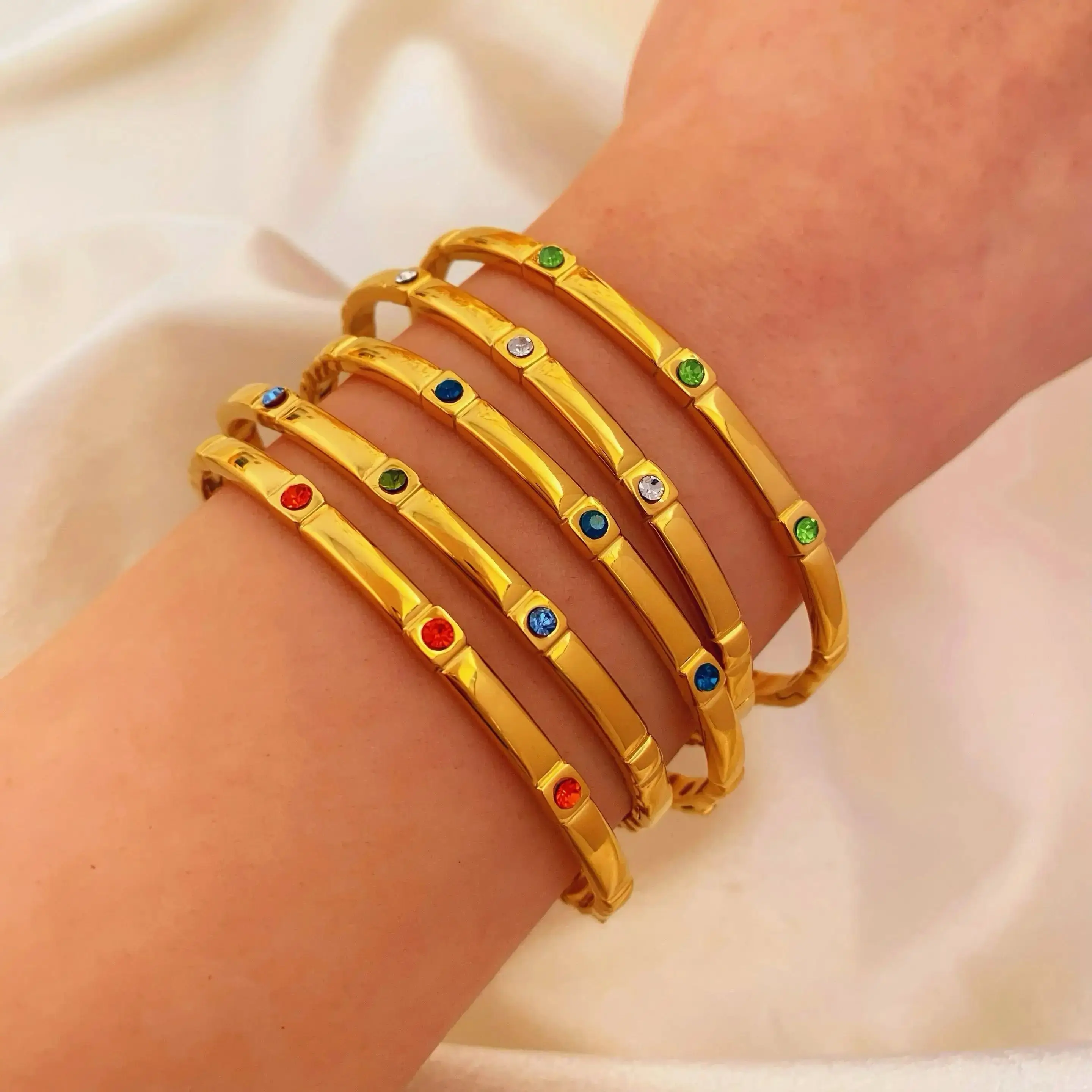 Luxury Bangles Popular Stainless Steel Trendy High Quality Inlaid With Full Zircon Gold Plated Clover Four-leaf Shape Bangles