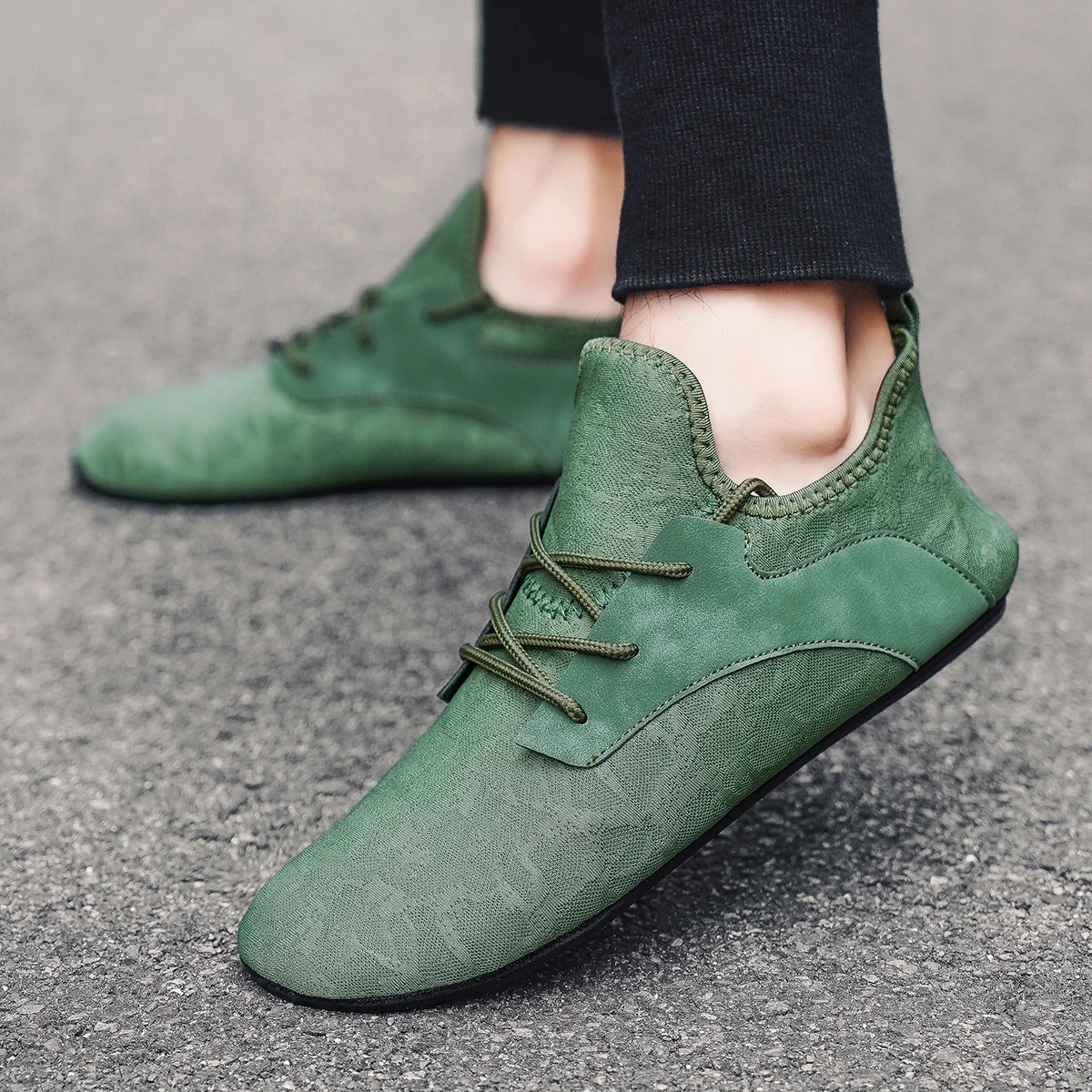Spring and Summer Men's Loafers One-Piece Lazy Sneakers for Comfort and Convenience