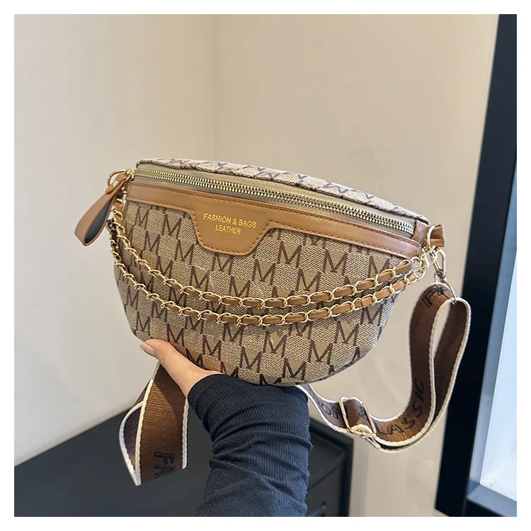Chic Waist Crossbody Bag with Dual Chain Details, Simple Chest Bag, Stylish Wide Strap & Sleek Zip Closure Suitable Everyday Use