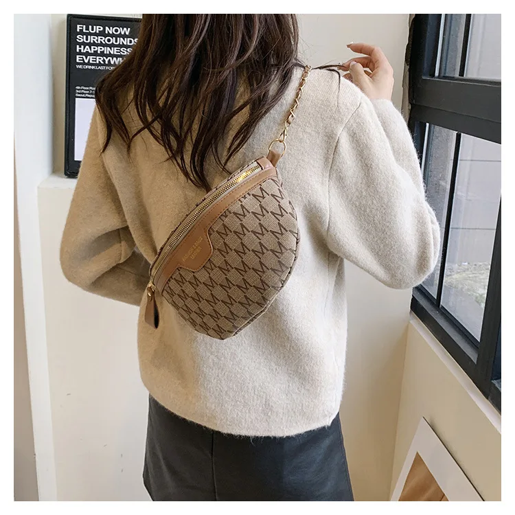 Chic Waist Crossbody Bag with Dual Chain Details, Simple Chest Bag, Stylish Wide Strap & Sleek Zip Closure Suitable Everyday Use