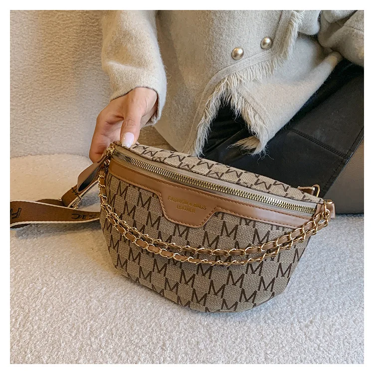 Chic Waist Crossbody Bag with Dual Chain Details, Simple Chest Bag, Stylish Wide Strap & Sleek Zip Closure Suitable Everyday Use