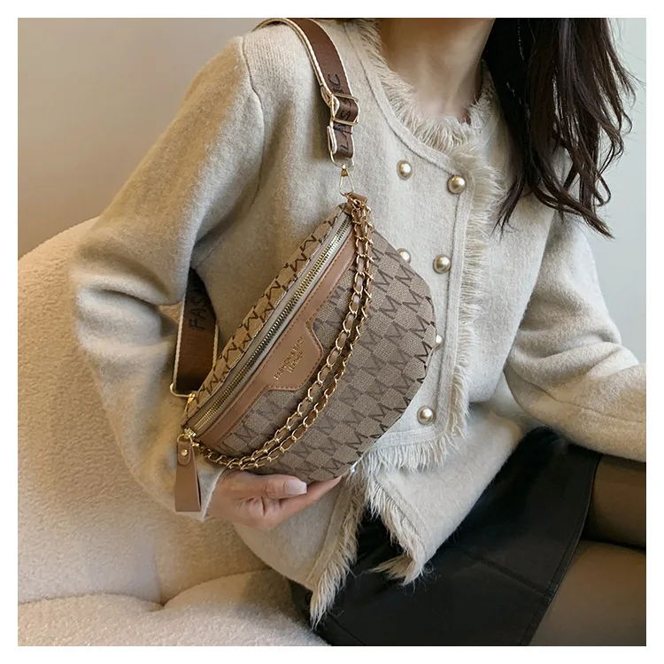 Chic Waist Crossbody Bag with Dual Chain Details, Simple Chest Bag, Stylish Wide Strap & Sleek Zip Closure Suitable Everyday Use