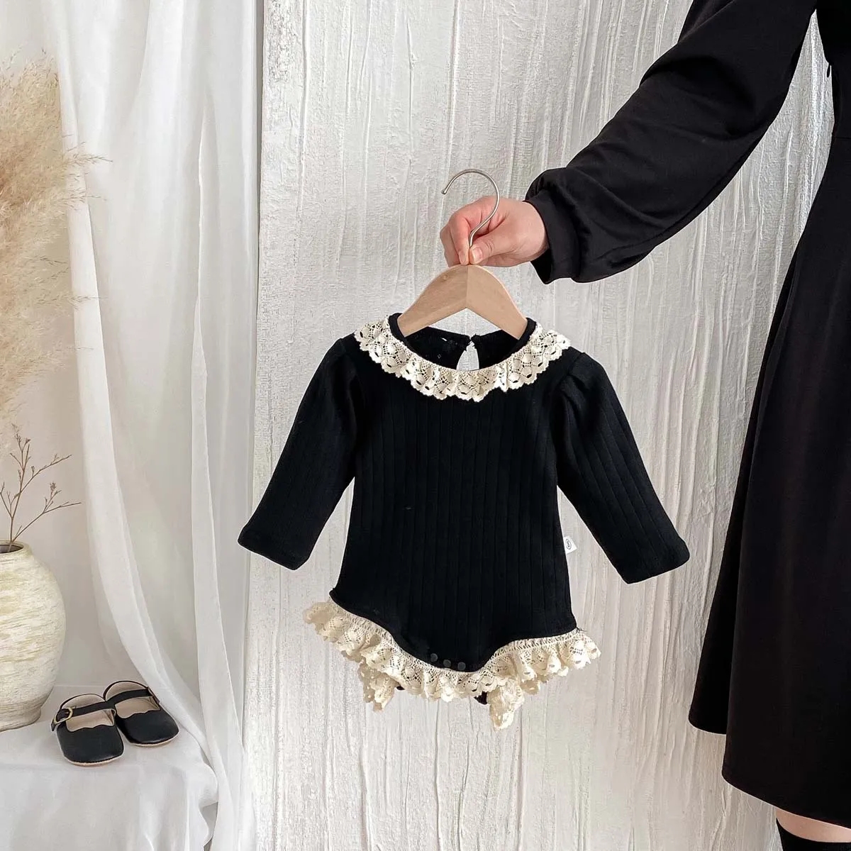 Autumn and Winter Baby Korean Style Lace Round Neck Hollow Pit Strip Long-Sleeved Boomsuit Baby Girl's Hem Lace Boomsuit