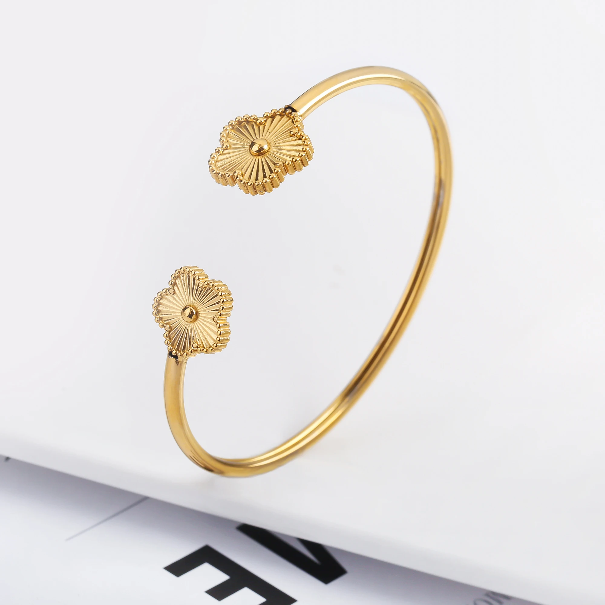 Women's New Design High-Quality Metal Plum Blossom Five Leaf Flower Bracelet With Adjustable Opening Stainless Steel Clover