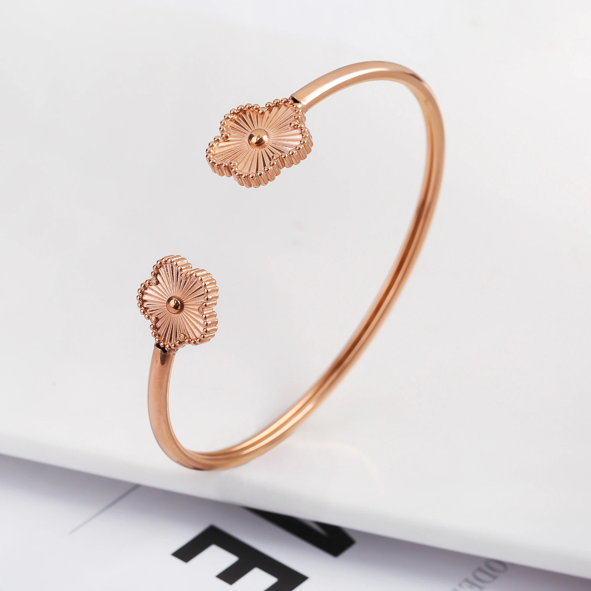 Women's New Design High-Quality Metal Plum Blossom Five Leaf Flower Bracelet With Adjustable Opening Stainless Steel Clover