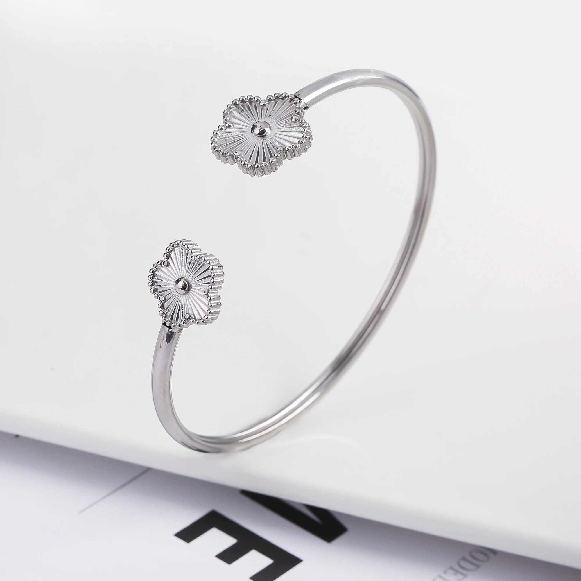Women's New Design High-Quality Metal Plum Blossom Five Leaf Flower Bracelet With Adjustable Opening Stainless Steel Clover