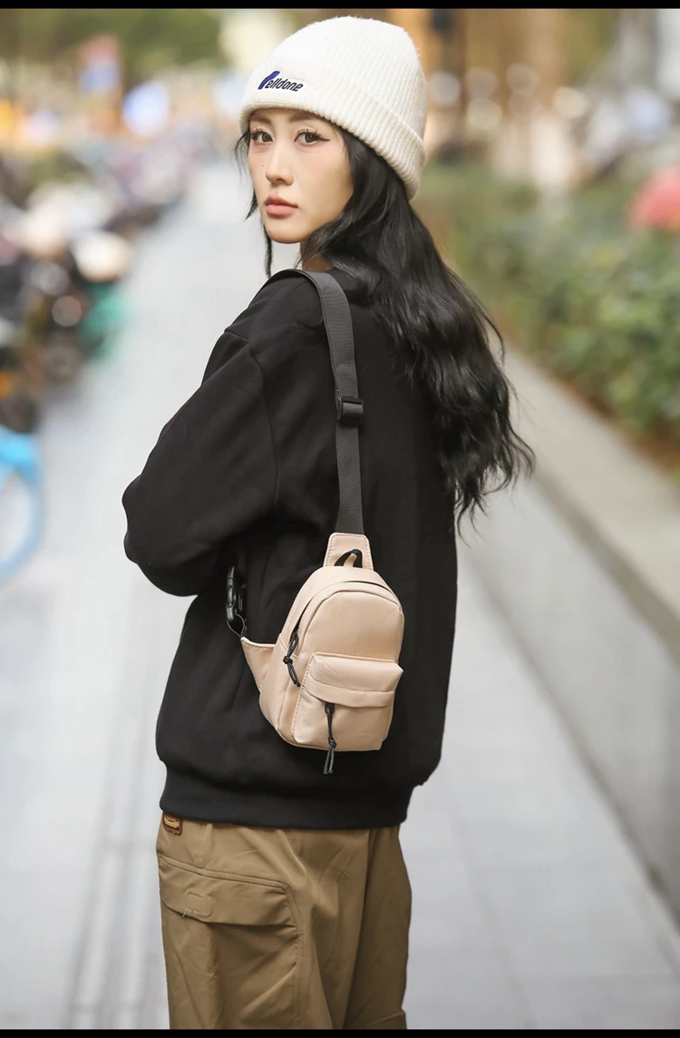 Trendy Contrasting Mini Chest Bag for Men Fashion Nylon Men's Lightweight Crossbody Bag Unisex Casual Street Phone Sling Bags