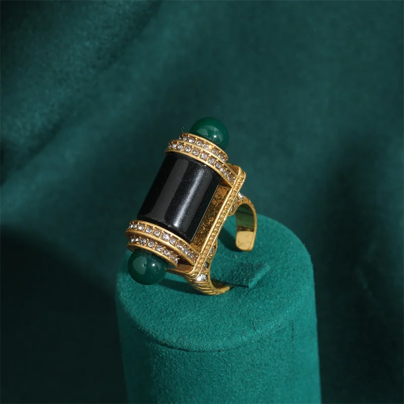 Elegant Vintage Rings for Women Copper Antique Gold Color Oval Crystal Emerald Round Natural Stone Designer Retro Jewelry