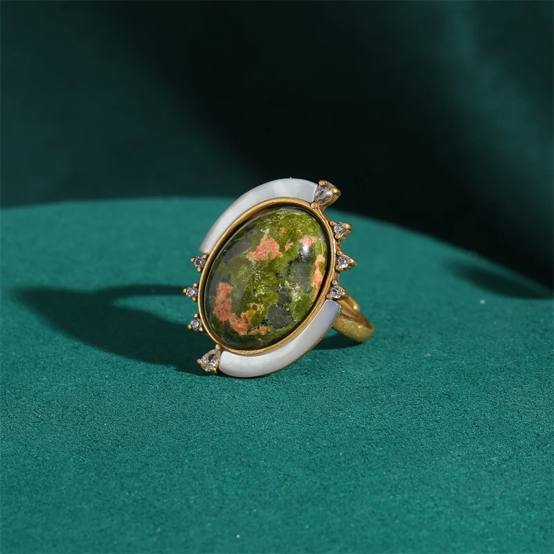 Elegant Vintage Rings for Women Copper Antique Gold Color Oval Crystal Emerald Round Natural Stone Designer Retro Jewelry