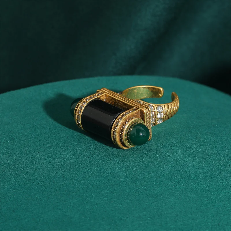 Elegant Vintage Rings for Women Copper Antique Gold Color Oval Crystal Emerald Round Natural Stone Designer Retro Jewelry
