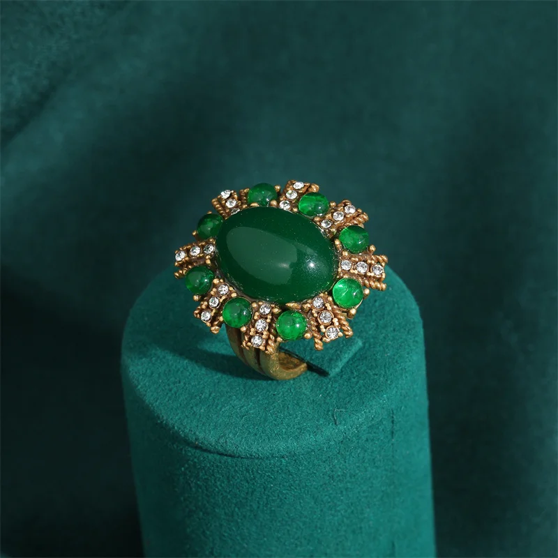 Elegant Vintage Rings for Women Copper Antique Gold Color Oval Crystal Emerald Round Natural Stone Designer Retro Jewelry