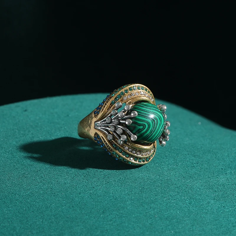 Elegant Vintage Rings for Women Copper Antique Gold Color Oval Crystal Emerald Round Natural Stone Designer Retro Jewelry
