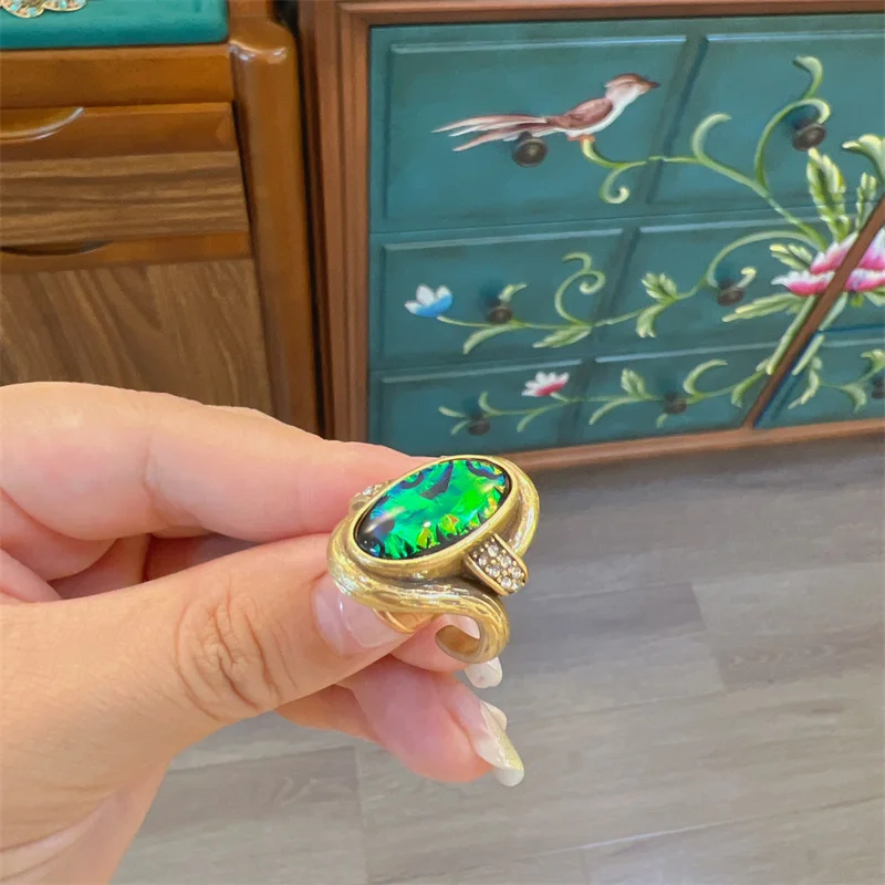 Elegant Vintage Rings for Women Copper Antique Gold Color Oval Crystal Emerald Round Natural Stone Designer Retro Jewelry
