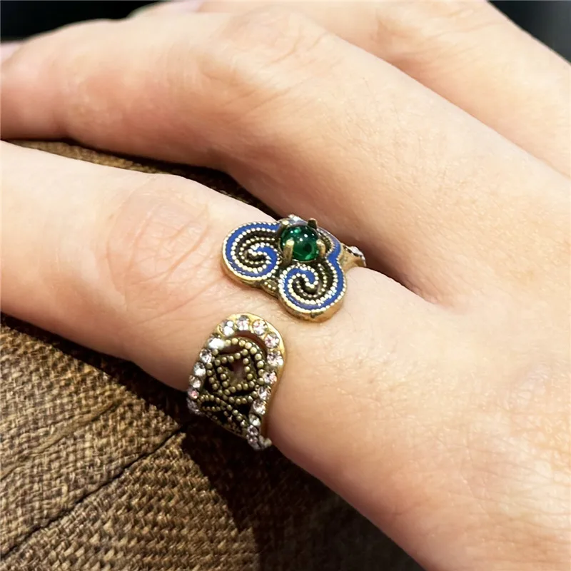Elegant Vintage Rings for Women Copper Antique Gold Color Oval Crystal Emerald Round Natural Stone Designer Retro Jewelry