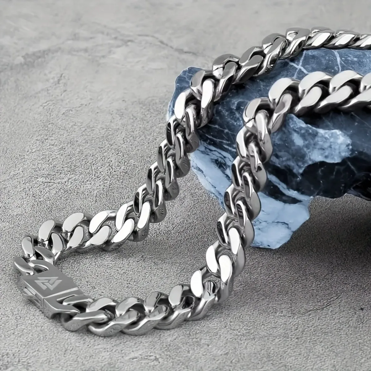 Europe and the United States hip-hop style stainless steel Cuban buckle necklace fashion retro minimalist punk men's necklace