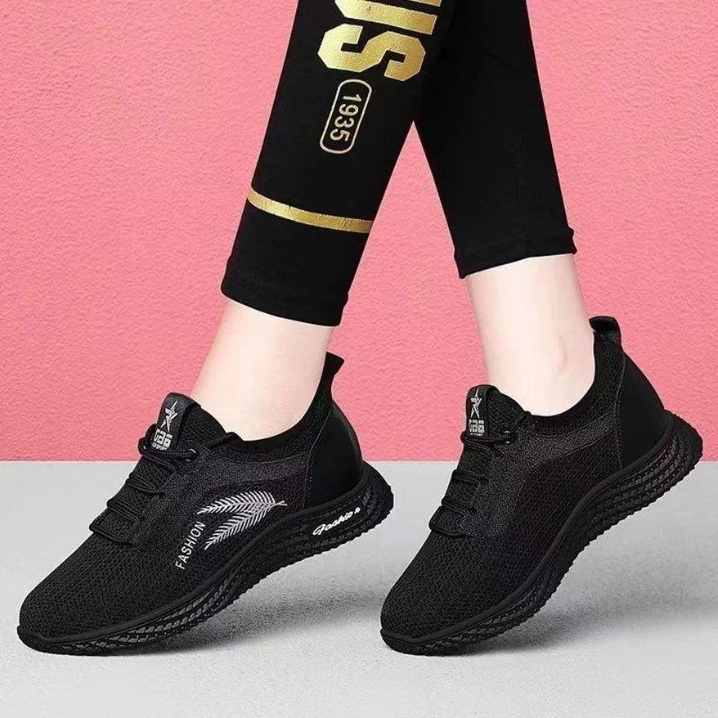 2025 Breathable Shoes Versatile Trendy Mom Flats Women's Wear Resistant Sneakers Soft-Soled Comfort Casual Ladies Shoes Mujer