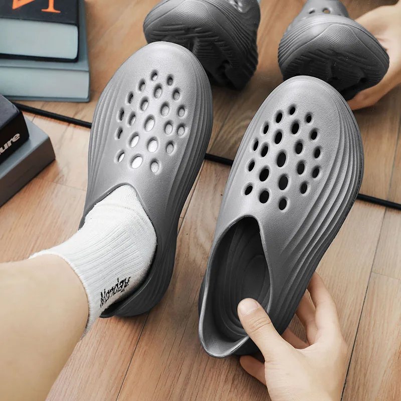 Fashion Lightweight Men's Sandals Summer EVA Man Beach Shoes Breathable Soft Men Water Shoes Comfortable Casual Walking Sneakers