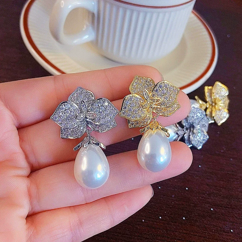 Fashionable and Elegant Three-Dimensional Flower Droplet Shaped Pearl Earrings