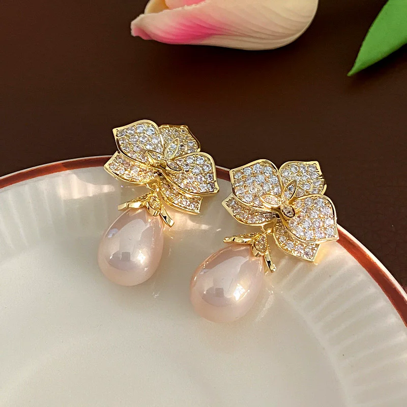 Fashionable and Elegant Three-Dimensional Flower Droplet Shaped Pearl Earrings