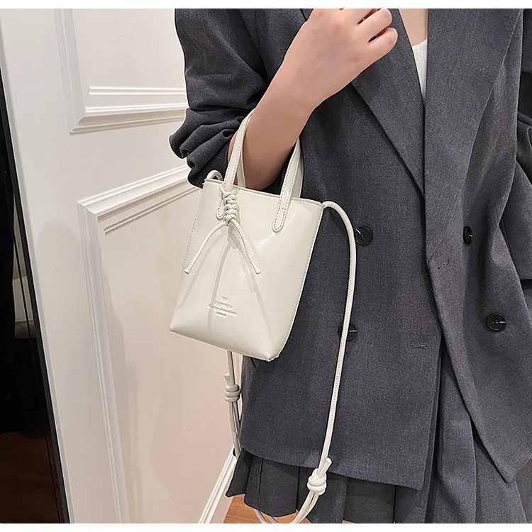 Women Handbags Female Pu Leather Shoulder Bags Luxury Large Capacity Crossbody Bags Solid Flap for Women Portable Phone Purse