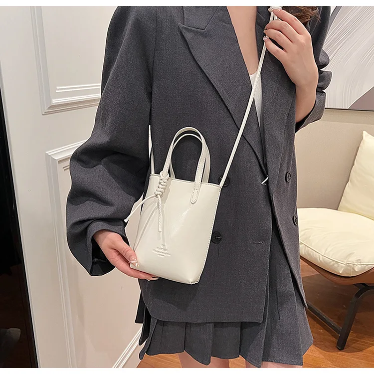 Women Handbags Female Pu Leather Shoulder Bags Luxury Large Capacity Crossbody Bags Solid Flap for Women Portable Phone Purse