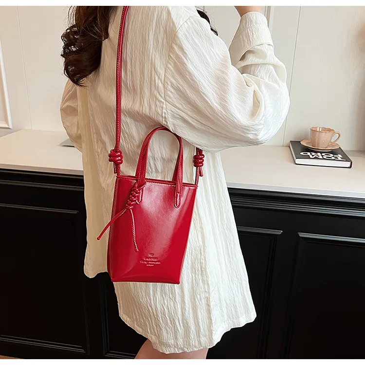 Women Handbags Female Pu Leather Shoulder Bags Luxury Large Capacity Crossbody Bags Solid Flap for Women Portable Phone Purse