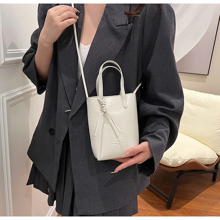 Women Handbags Female Pu Leather Shoulder Bags Luxury Large Capacity Crossbody Bags Solid Flap for Women Portable Phone Purse