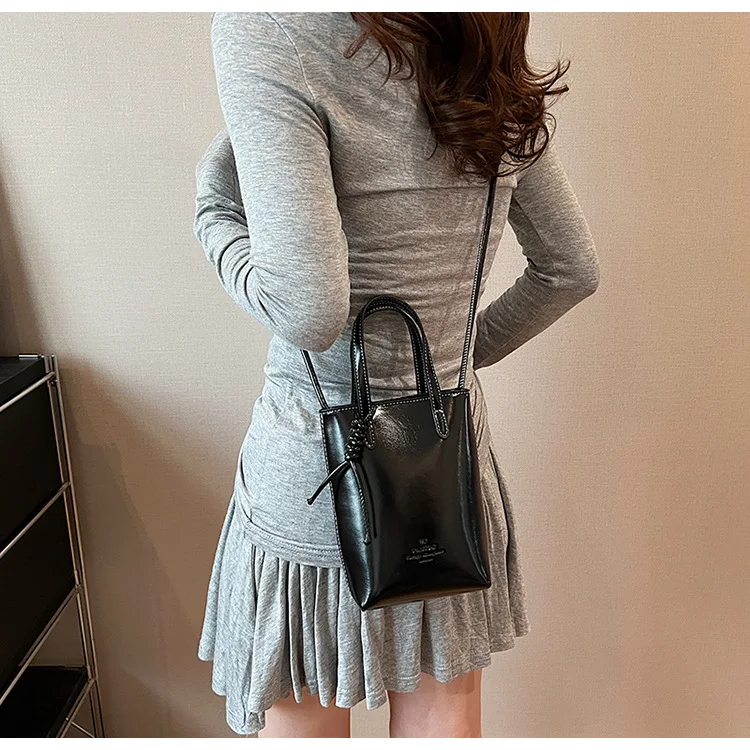 Women Handbags Female Pu Leather Shoulder Bags Luxury Large Capacity Crossbody Bags Solid Flap for Women Portable Phone Purse