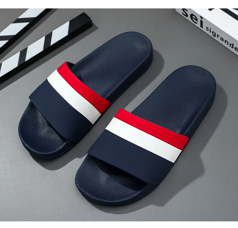 2025 Fashion men's and women's slippers Summer flat sandals Light family bathroom slippers couple indoor non-slip shower shoes