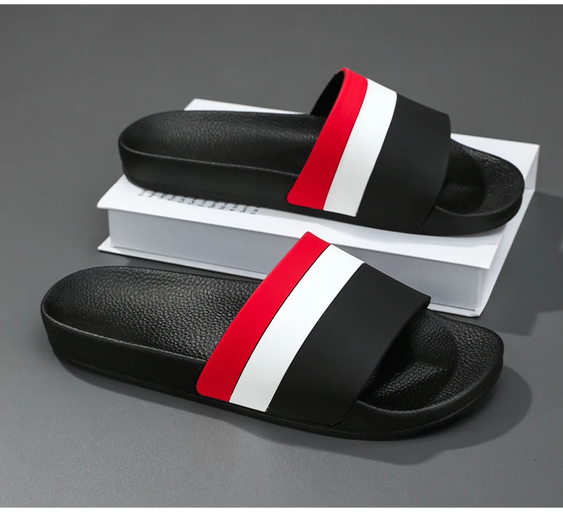 2025 Fashion men's and women's slippers Summer flat sandals Light family bathroom slippers couple indoor non-slip shower shoes