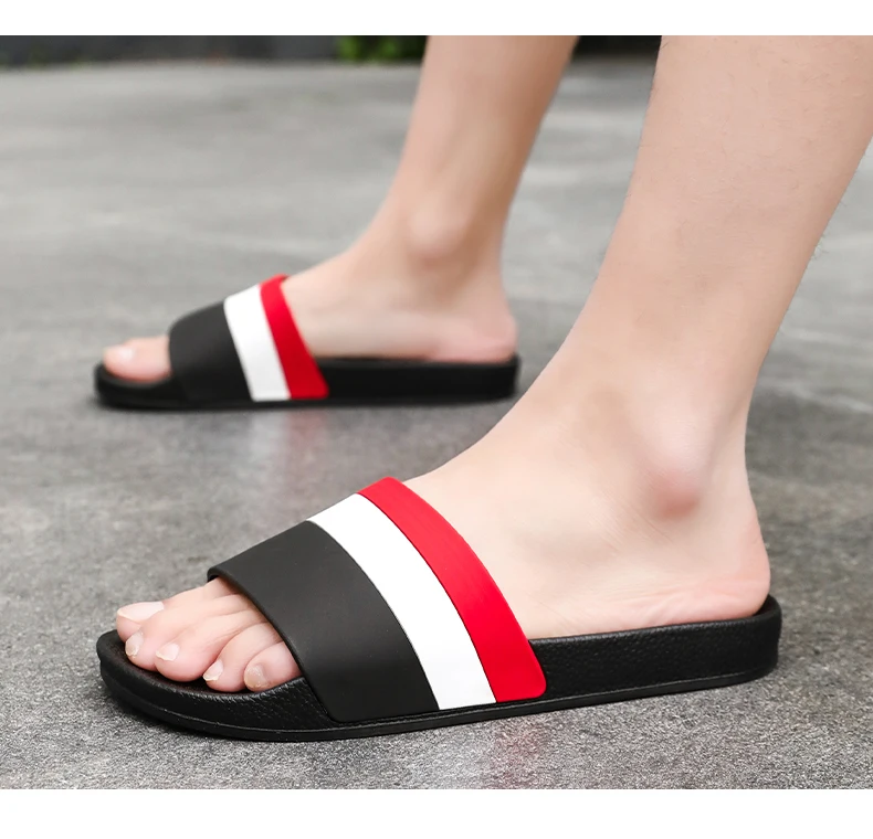 2025 Fashion men's and women's slippers Summer flat sandals Light family bathroom slippers couple indoor non-slip shower shoes
