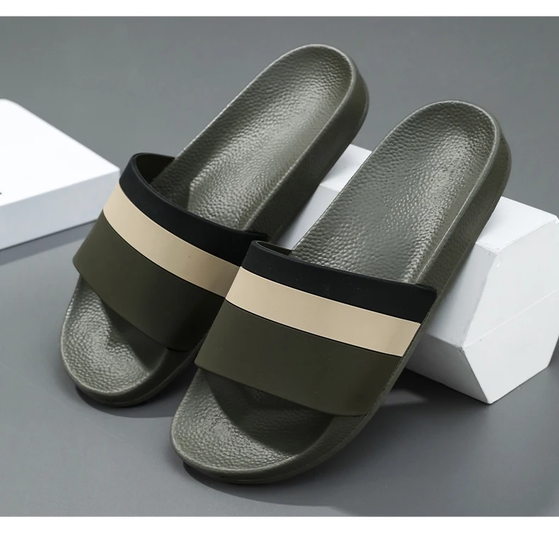 2025 Fashion men's and women's slippers Summer flat sandals Light family bathroom slippers couple indoor non-slip shower shoes