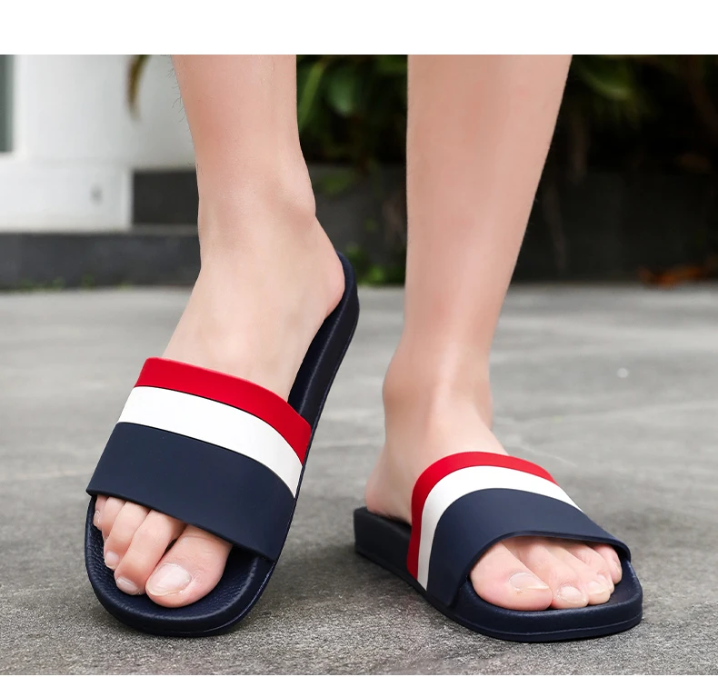 2025 Fashion men's and women's slippers Summer flat sandals Light family bathroom slippers couple indoor non-slip shower shoes