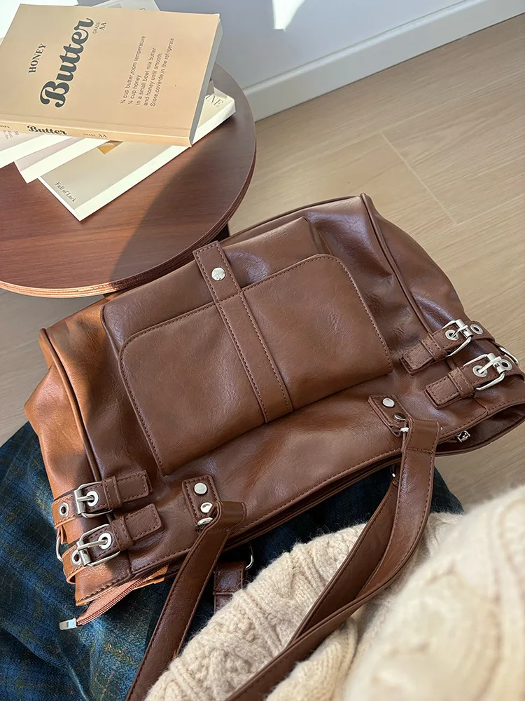 Rivet Women's Totes Large Capacity High Quality PU Leather Ladies Shoulder Messenger Bags Femme Commuting Ladies Big Handbag