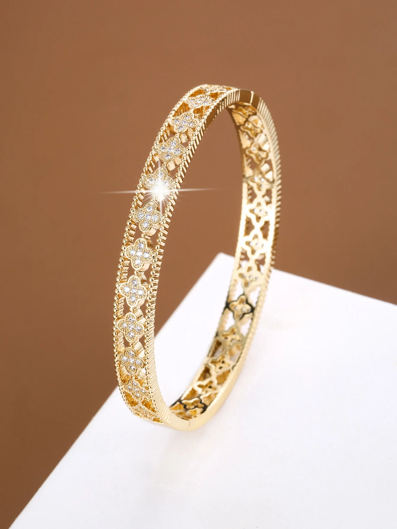 Simple Small-Flower-Shaped Design Synthetic Zirconia Women's Bracelet For Daily Party Jewelry Accessory