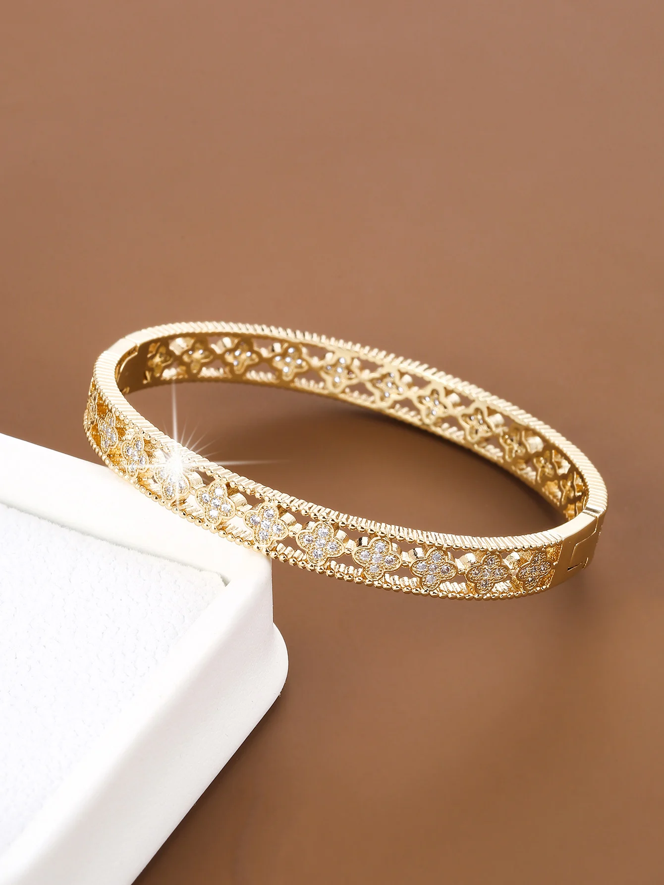 Simple Small-Flower-Shaped Design Synthetic Zirconia Women's Bracelet For Daily Party Jewelry Accessory