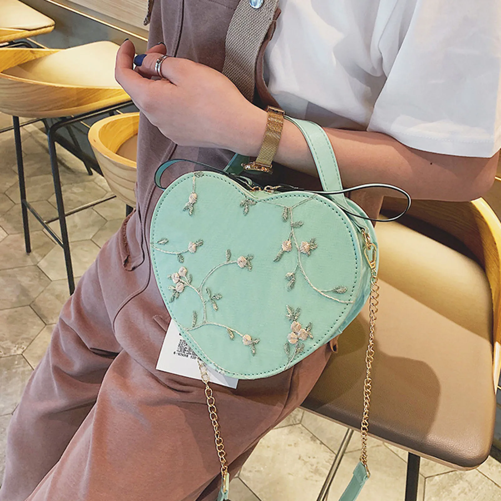 Elegant Crossbody Bag Heart-Shaped Purse for Date Night PU Leather Small Shoulder Handbag Women's Fashion Gift Accessories