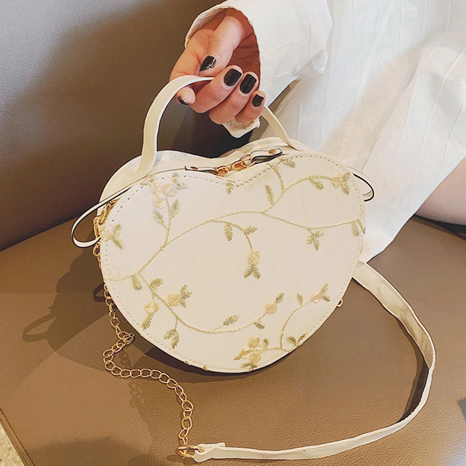 Elegant Crossbody Bag Heart-Shaped Purse for Date Night PU Leather Small Shoulder Handbag Women's Fashion Gift Accessories