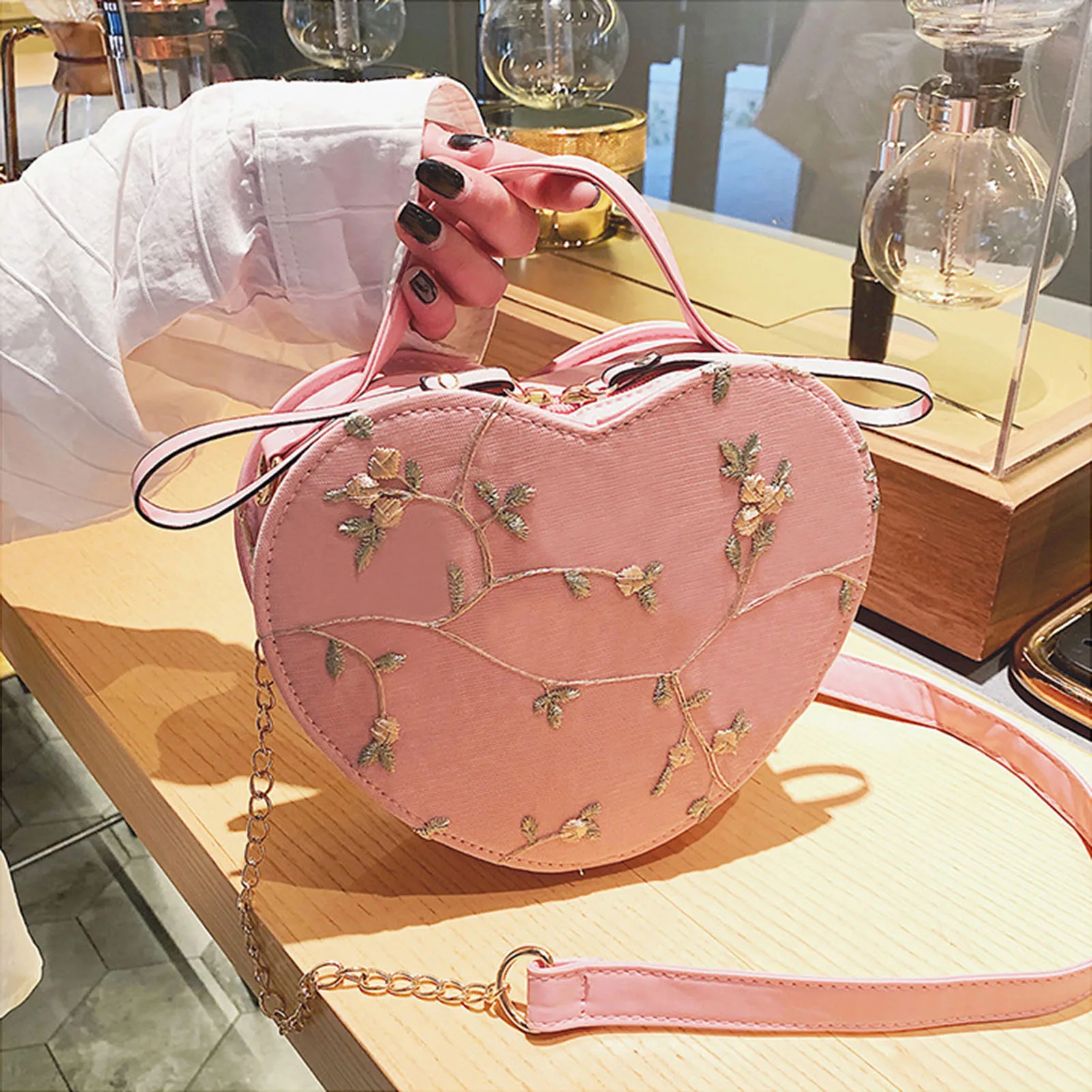 Elegant Crossbody Bag Heart-Shaped Purse for Date Night PU Leather Small Shoulder Handbag Women's Fashion Gift Accessories